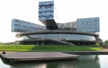 Сколково прирастает классическими офисами